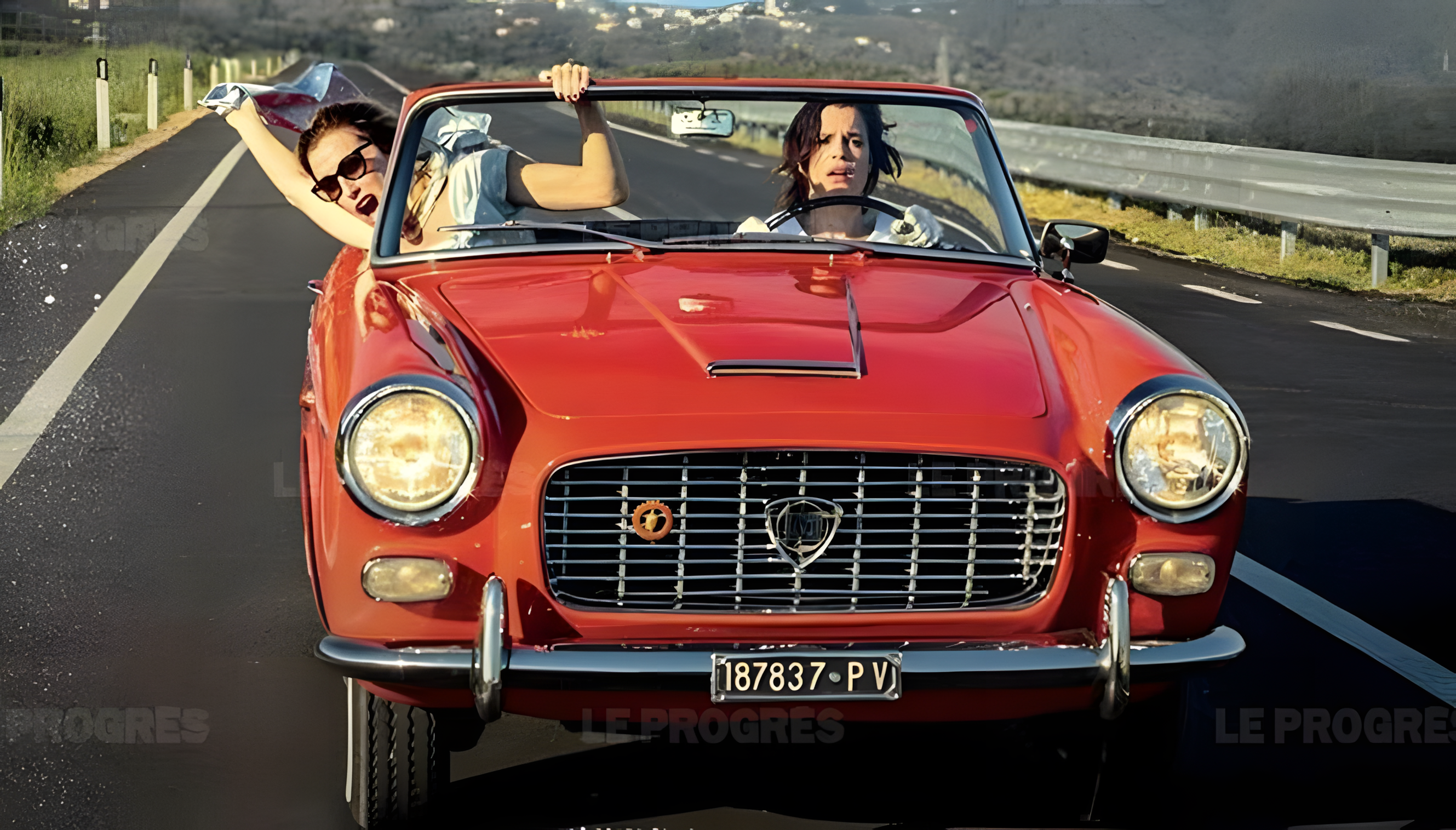 Photos des femmes avec des anciennes